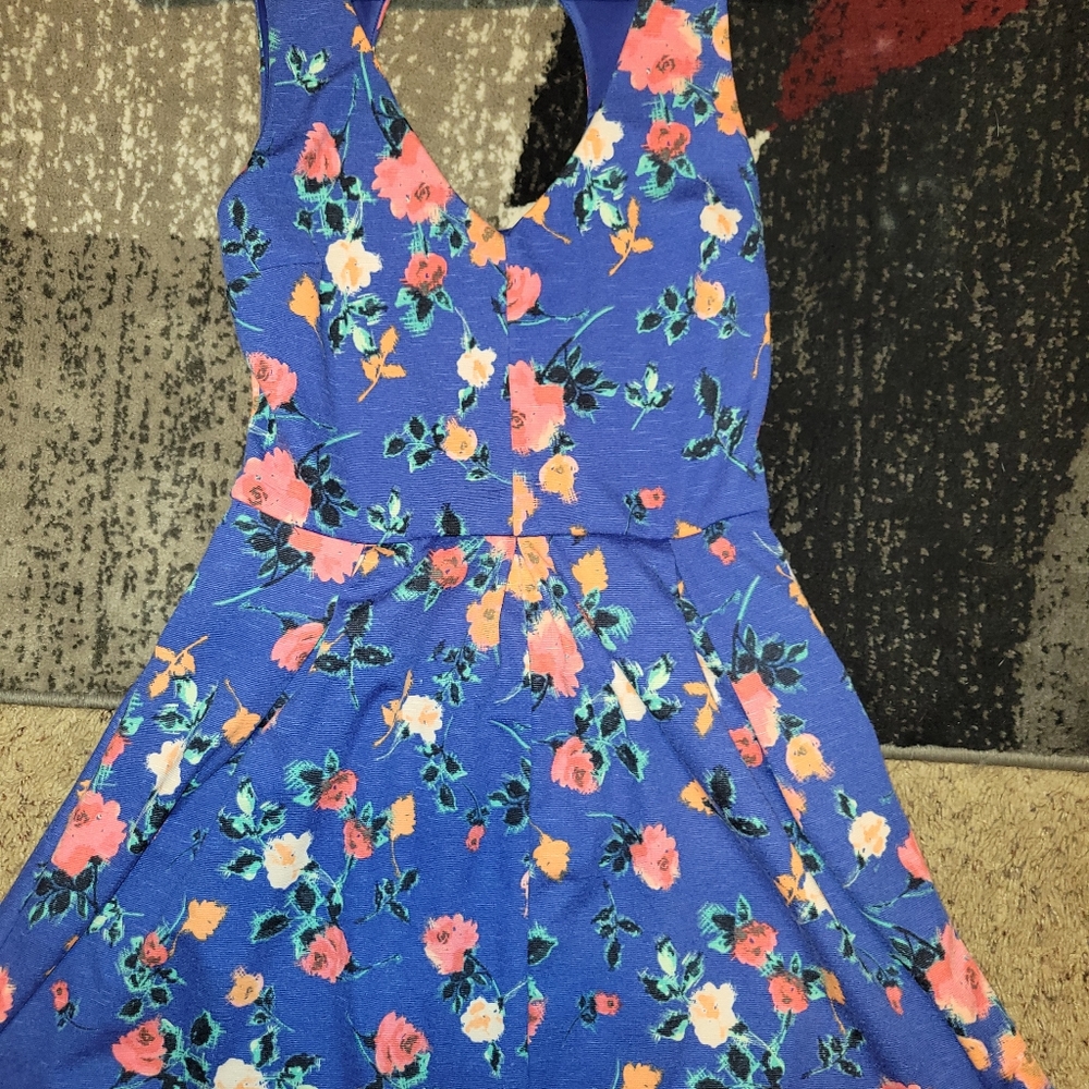Dress - Picture 2 of 7
